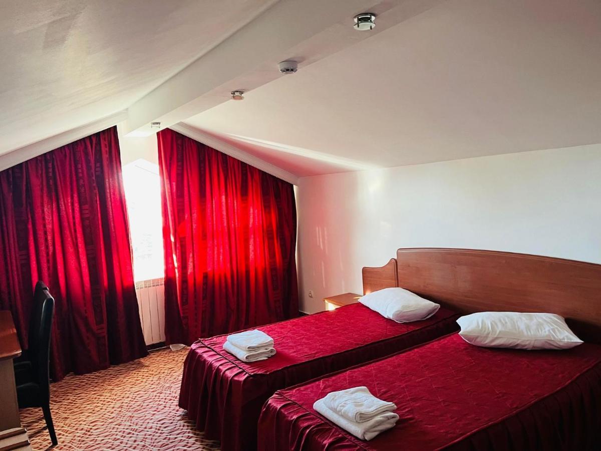 Hotel Flora Дробета-Турну-Северин Экстерьер фото