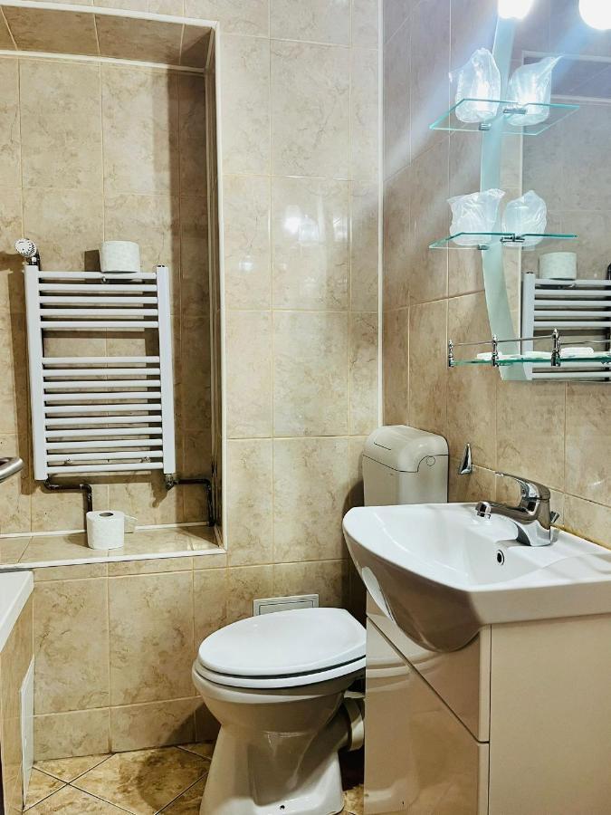 Hotel Flora Дробета-Турну-Северин Экстерьер фото