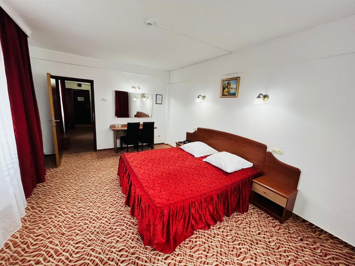 Hotel Flora Дробета-Турну-Северин Экстерьер фото