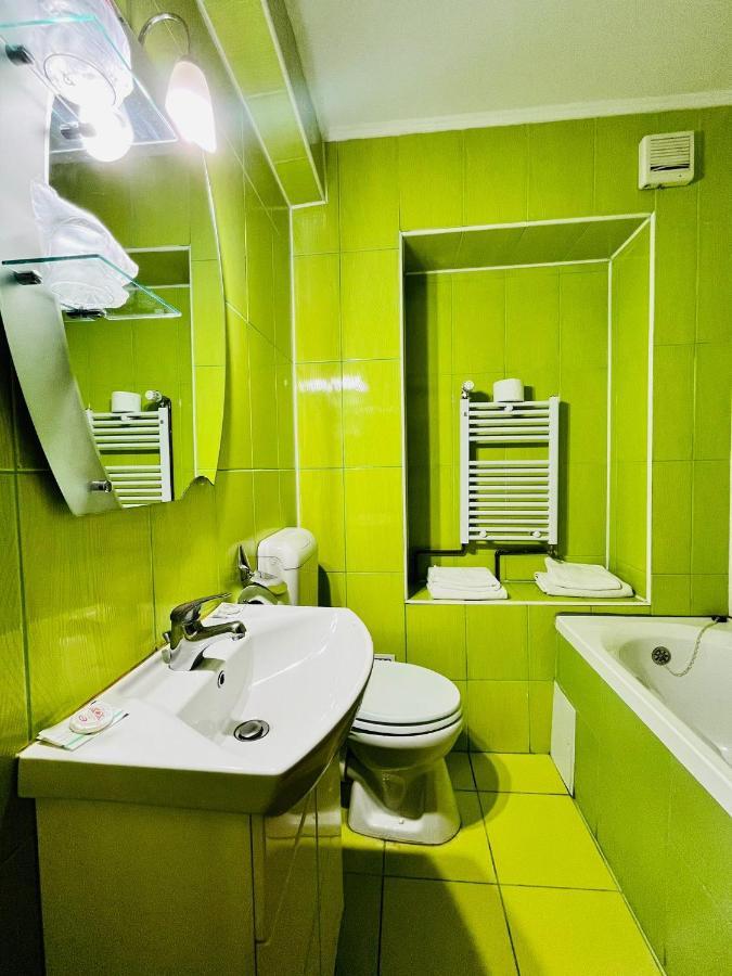 Hotel Flora Дробета-Турну-Северин Экстерьер фото