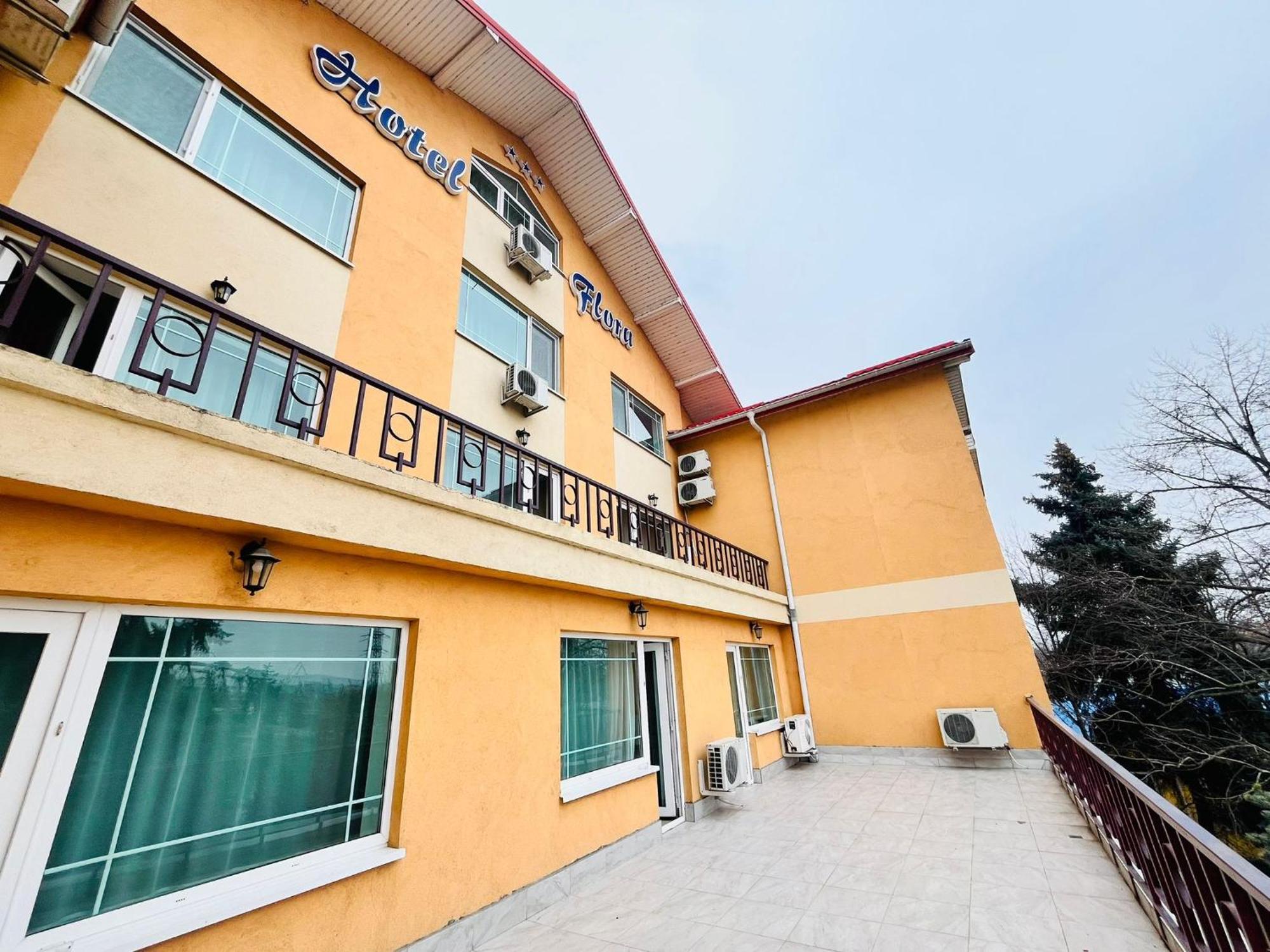 Hotel Flora Дробета-Турну-Северин Экстерьер фото